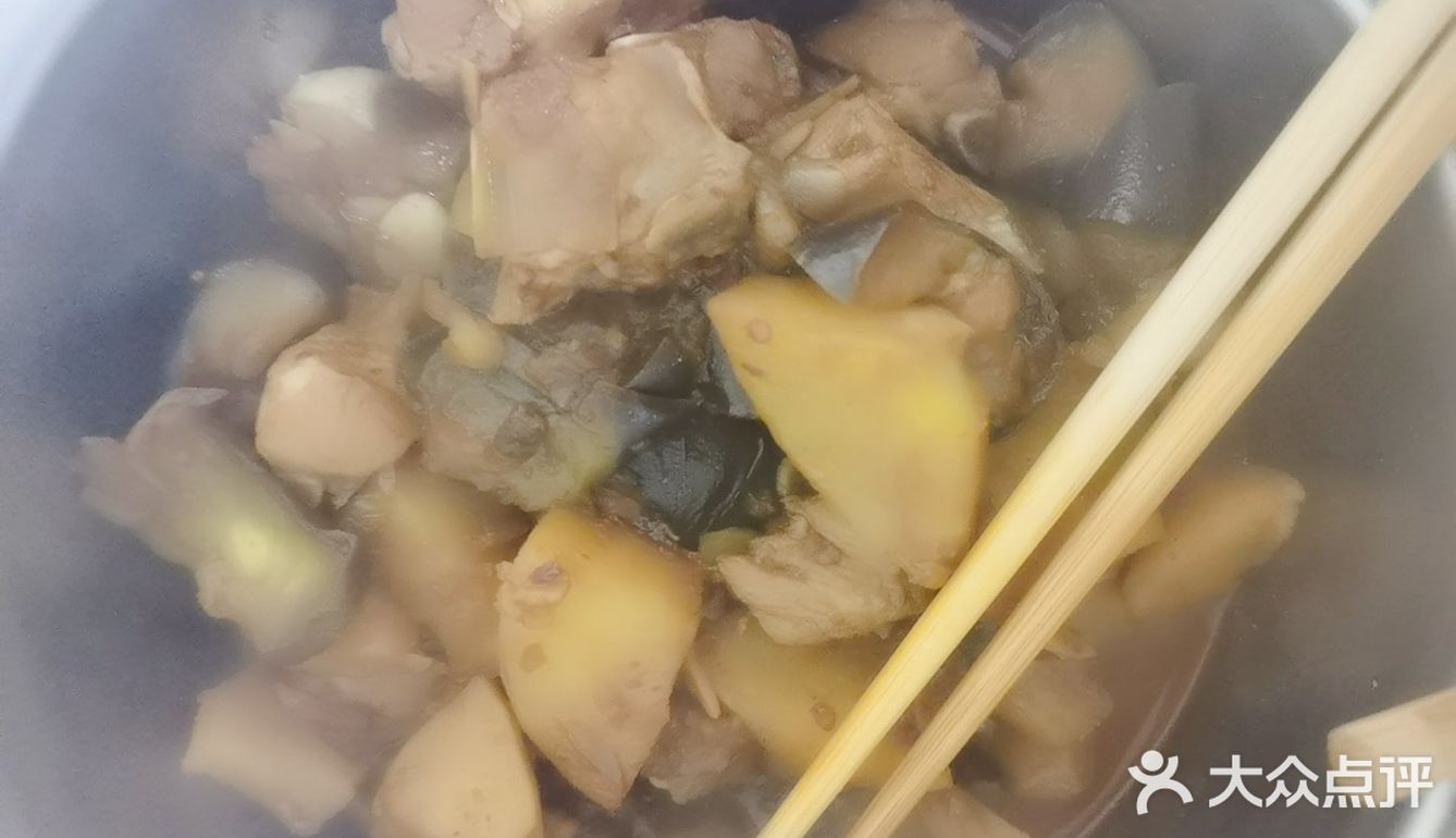 买了好多好多生活用品，冰箱塞得慢慢的，小家渐渐成型起来