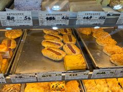 葱花肉松包-美嘉华面包西饼店(红胜坊店)