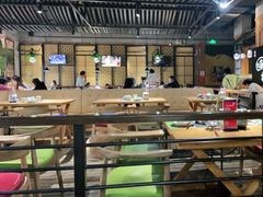 大堂-洪氏嗨捞·广东猪肚鸡·椰子鸡火锅(西咸万象城店)