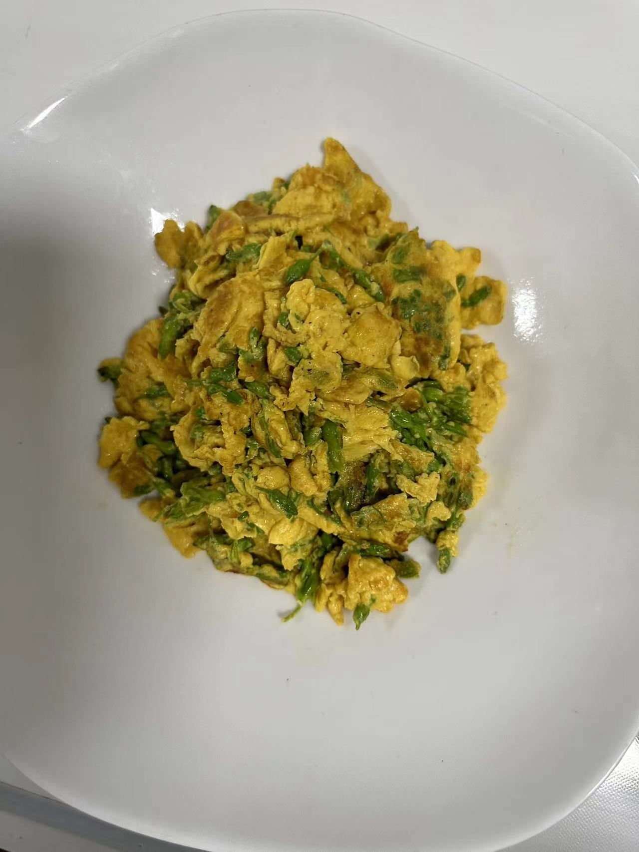 地皮菜是一种藻状物,也被称为地耳,地衣