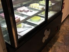 面包甜点陈列柜-好伦哥比萨烤肉自助(八里桥店)