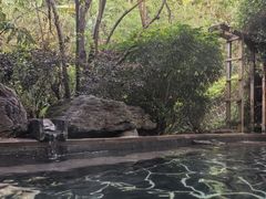 -腾冲洞山温泉村
