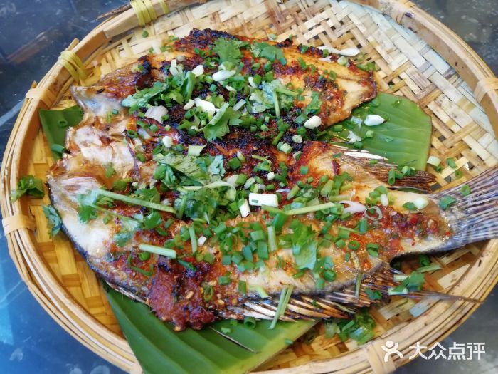 版纳香茅草烤鱼