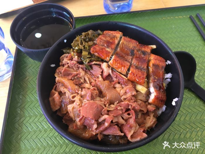 鳗鱼肥牛双拼饭