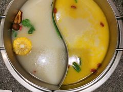 鱼骨浓汤-江小渔鲜鱼火锅(辽沈二街店)