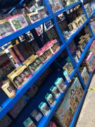 -逝水玩具折扣店