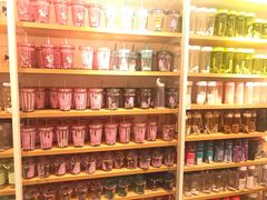 -名创优品(北京新中关购物中心地铁层店)