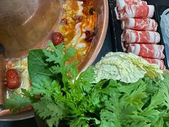 -果松木炭酸菜铜火锅·外婆参鸡汤