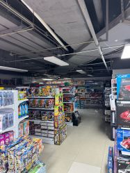 -来此探索玩具仓储店