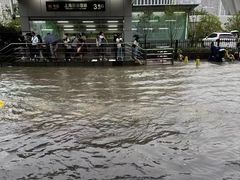 -上海游泳馆(地铁站)