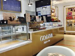 面包甜点陈列柜-GODIVA(王府井apm店)