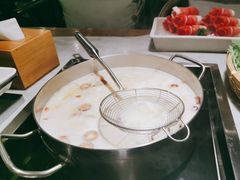 -尚尚仙·酸汤猪手·猪肚鸡火锅(华联万柳购物中心店)