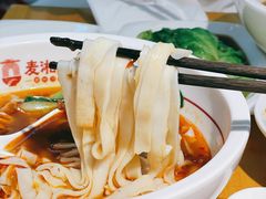 招牌红烧牛肉米粉-呷佬·长沙手工米粉(金沙江路店)