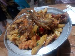 干锅酥鱼小薯条-东来菜馆•手抓海鲜家常菜•海鲜锅贴(鸽子窝店)
