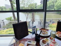 靠窗位-听松楼·花园酒店·自助餐厅(红梅公园店)