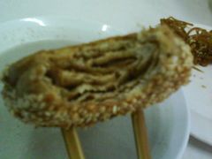 烧饼内部，一层一层的~-老磁器口豆汁店(天坛店)
