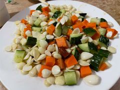 凉拌杏仁-砂锅店