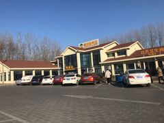 -窦店服务区-停车场