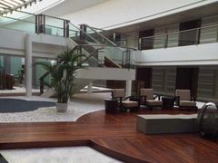 -上海滴水湖皇冠假日酒店