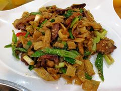泡椒炒腊肉-锦湖农庄(松山湖梦幻百花洲店)