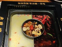 -老牌坊云南鱼豆花火锅(哈西万达店)