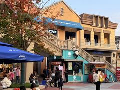 -王府井奥莱临潼小镇(临潼店)
