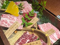 -山川小町·极番烧肉(新地假日广场店)