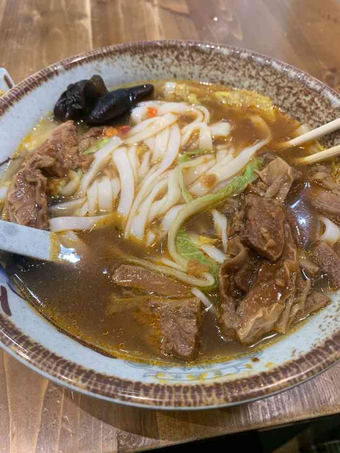 食在牛三洲牛杂-"在五一广场转线,打算随便在国金街里找个地.