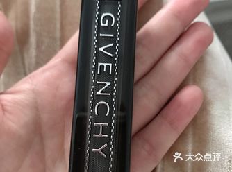 纪梵希的口红真的很不错，前一款是304，带点橘调的粉