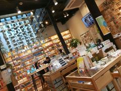 -猫的天空之城概念书店(杭州南宋御街店)