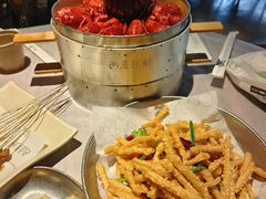 -巴厘龙虾·榜首油焖大虾(音乐学院·沿江酒馆店)