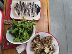 -毛辣果·贵州红酸汤牛肉火锅(西单店)