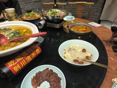 -川流不息·地道川菜·小龙虾(新松江路店)