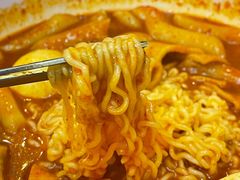 -火鸡爪东大门猎奇炒年糕