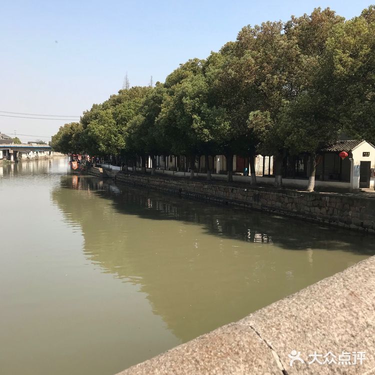 这是千灯古镇的著名景点＂三桥邀月＂之一