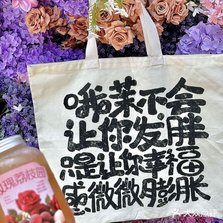 这家店,直接把“夏天该有的样子”装进杯子里了