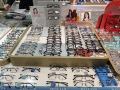 -美式眼镜·授权蔡司.依视路.尼康.豪雅.明月(人民广场店)