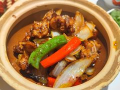 非吃不可的瓦煲牛蛙-芽笼芽笼新加坡餐厅(环球港店)
