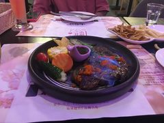 -樱花里音乐餐吧·牛扒椰子鸡(东圃店)