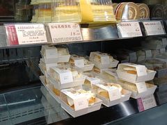 面包甜点陈列柜-苹果花园(襄阳南路店)