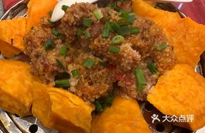 Steamed Pork with Rice Flour in Bamboo Basket