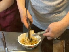 -松树干拌面店