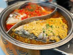 双椒鱼头-阿瓦山寨·湘菜现炒·剁椒鱼头王(咸阳总店)