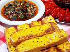 -肥小宝·金牌油焖大虾(襄阳龙虾地标店)