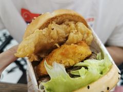 爆浆芝士汉堡-牛纽塔·牛人堡(群众路店)