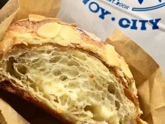杏仁可颂-Juicy Bakery(大学路店)