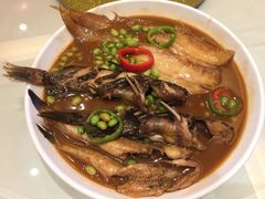 红烧长江杂鱼-鸿运酒楼