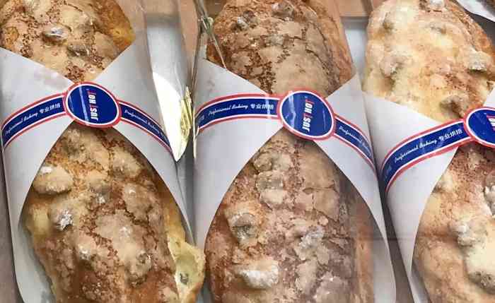 分享可盐可甜的just hot,今天终于吃到了,为just hot 的面包打call.