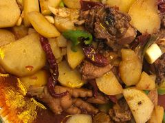 新疆大盘鸡-大漠楼兰新疆美食