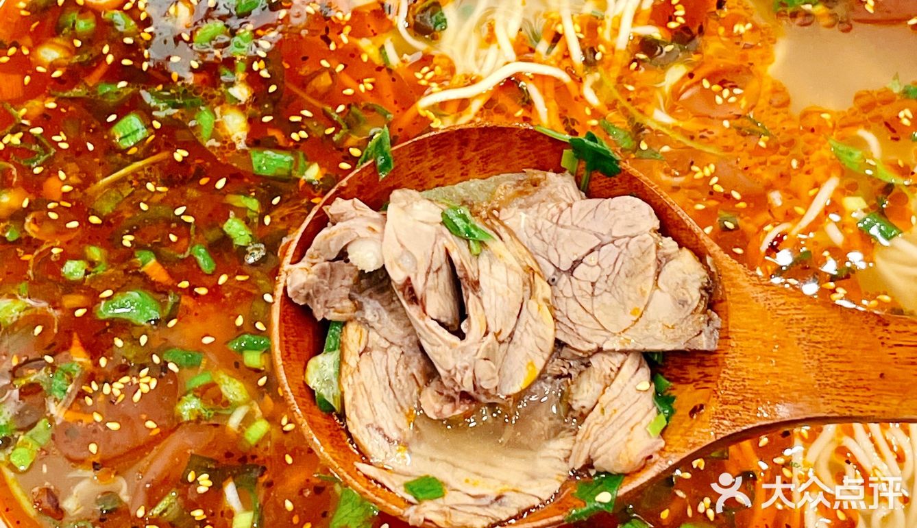 比盆还大的超级牛大碗90盛着超好吃的兰州牛肉面